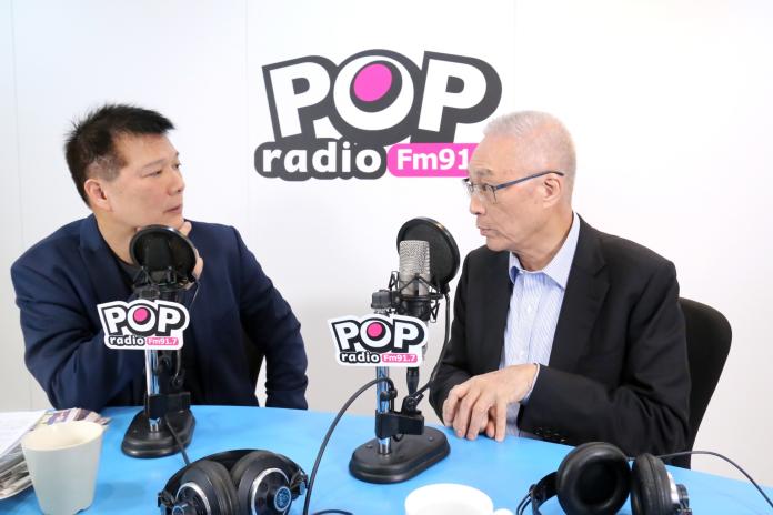 國民黨主席吳敦義接受廣播節目專訪。 (圖/POPradio提供)