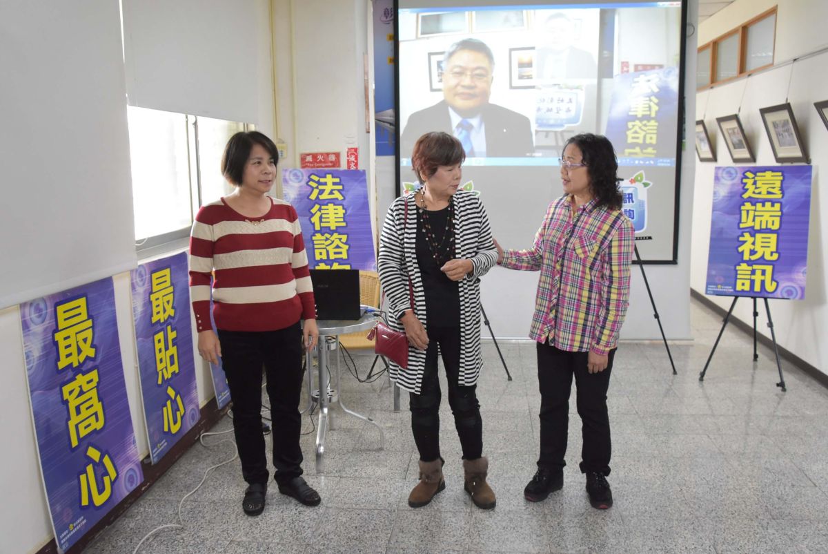 ▲行動劇宣導彰化縣政府增設假日及晚上免費法律諮詢時段，提供更貼心、便民的專業法律諮詢服務。（圖／記者陳雅芳攝，2019.03.14）