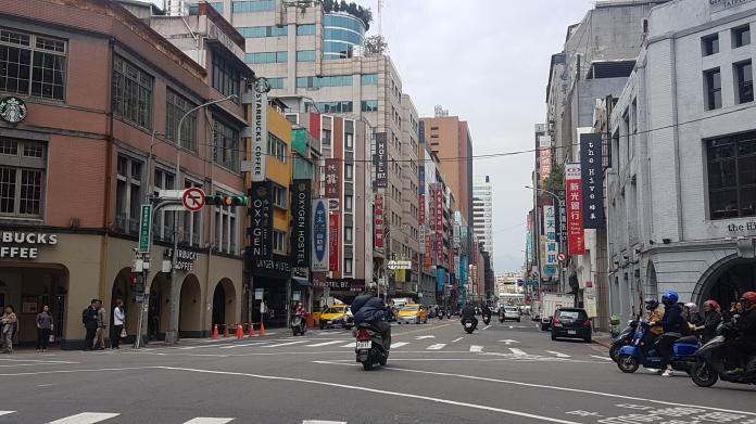 ▲重慶南路書店街沒落，轉型為「商旅街」(圖/信義房屋提供)