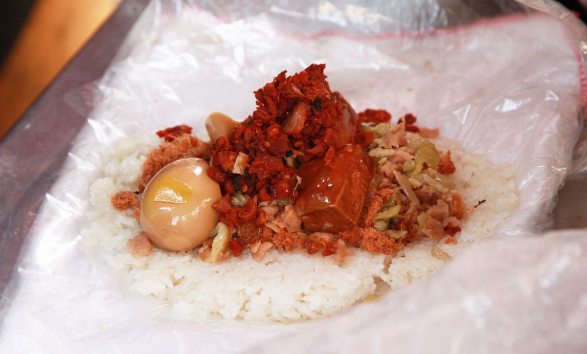 ▲如果想吃辣位的飯糰，阿婆炒製的辣菜脯絕對是饕客的最愛。（圖／記者李春台攝）