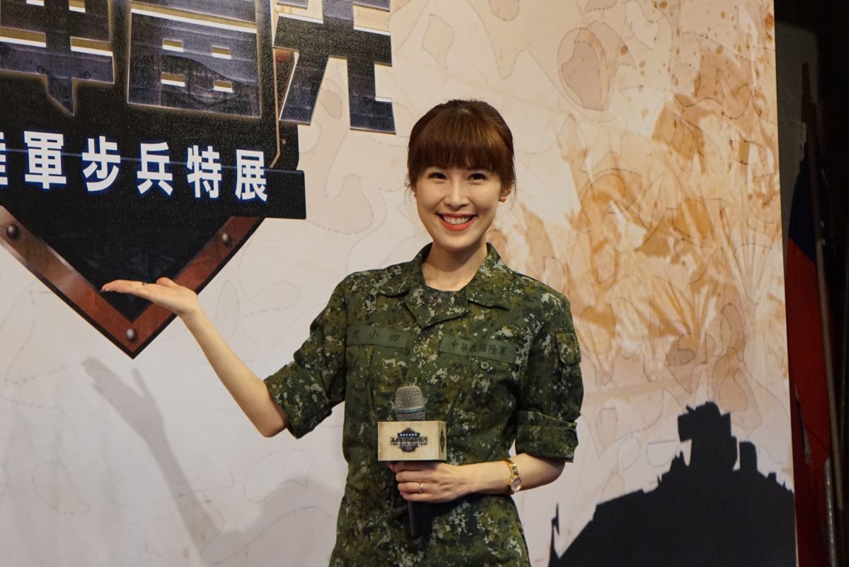 ▲陸軍步兵特展活動，找來專業活動主持人沈小四（本名沈易儒）擔任活動主持與解說員。（圖／記者呂炯昌攝, 2019.3.15）