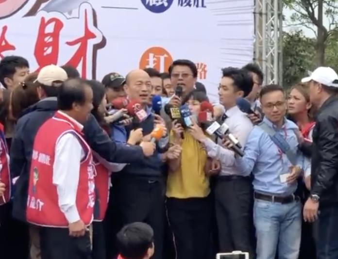 韓國瑜為謝龍介站台，選前一天直奔綠營票倉搶票。（圖／NOWnews資料庫）