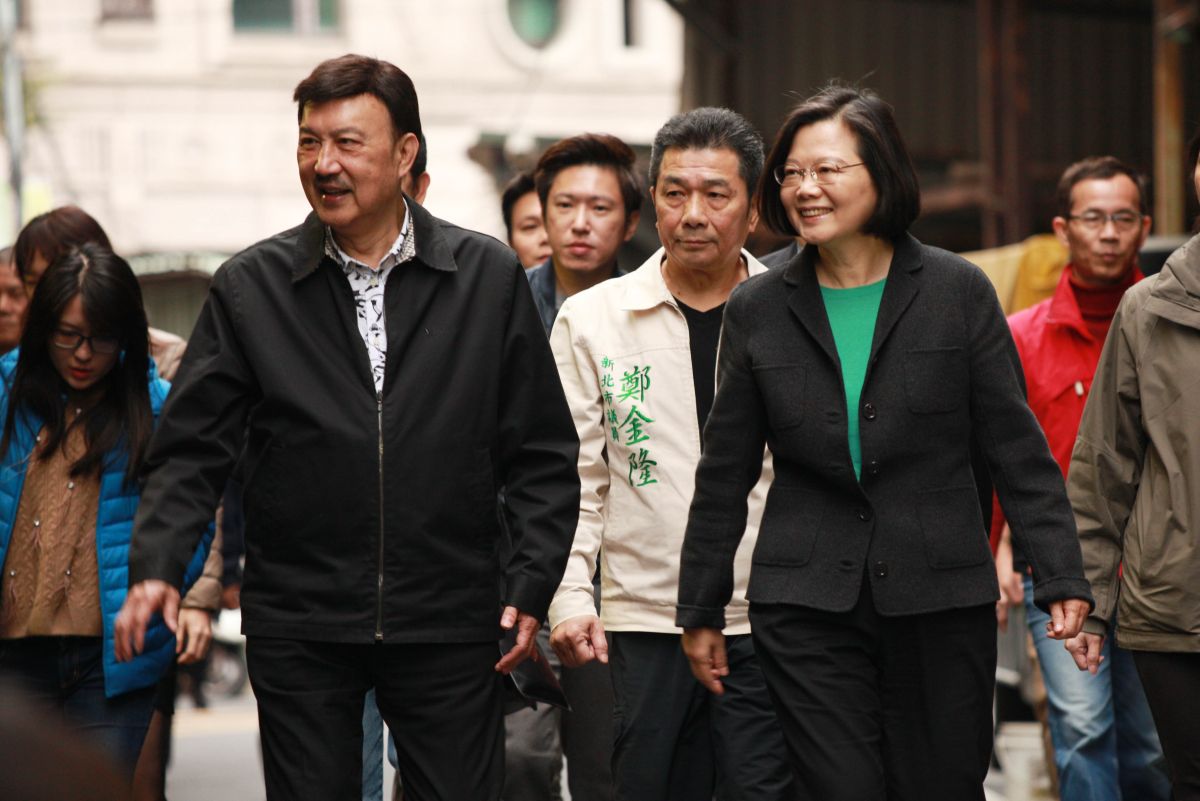 ▲黃創夏在臉書 PO 文表示：「民進黨好不容易從『安寧病房』轉到『加護病房』...立委補選後，可以『出院』了！」（圖／記者李春台攝, 2019.03.16）