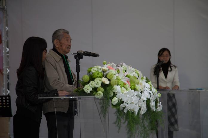 高齡93歲政治受難者許貴標代表致詞，期勉人權紀念碑錄名者的子女們，都能以長輩犧牲青春歲月為臺灣爭取民主自由的人權貢獻為榮。（圖／文化部提供）