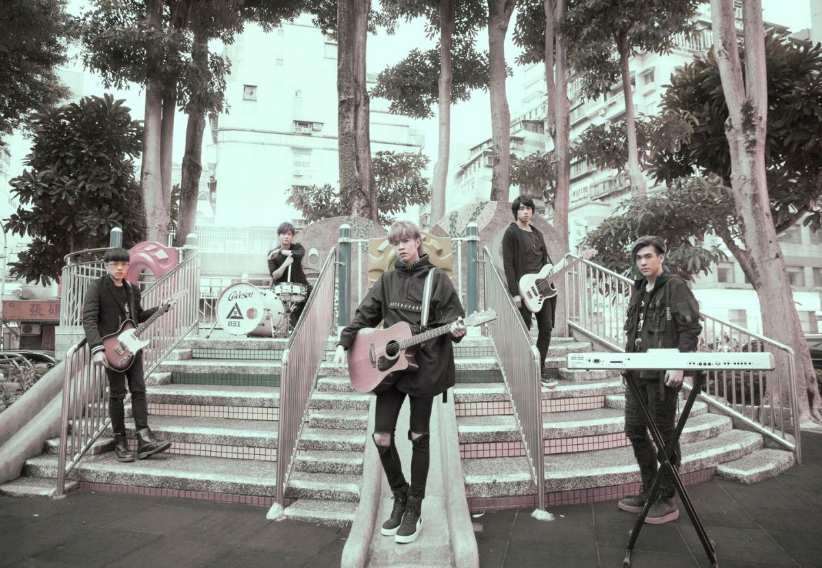 ▲八三夭新歌〈外婆的告別式〉背後有感人的故事。（圖／滾石音樂）