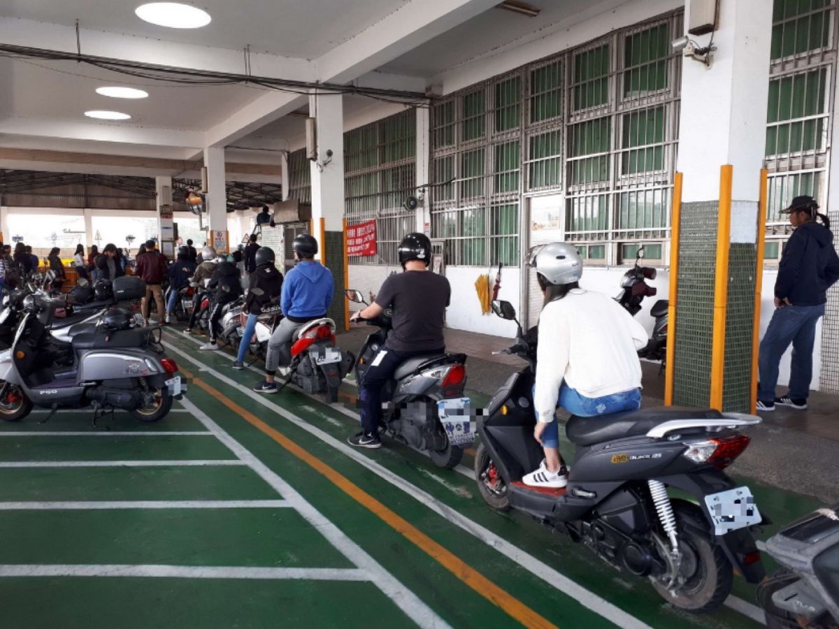 ▲6月適逢畢業季，也是暑假考照高峰期，報名機車駕訓班，可享有政府提供駕訓補助。（圖／資料照，記者陳雅芳攝）