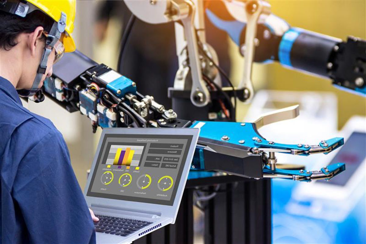 ▲倚靠「無線電遙控器」操作的工廠機械手臂、天車等，一但遭駭客利用恐將危害工業安全。（圖／趨勢科技）