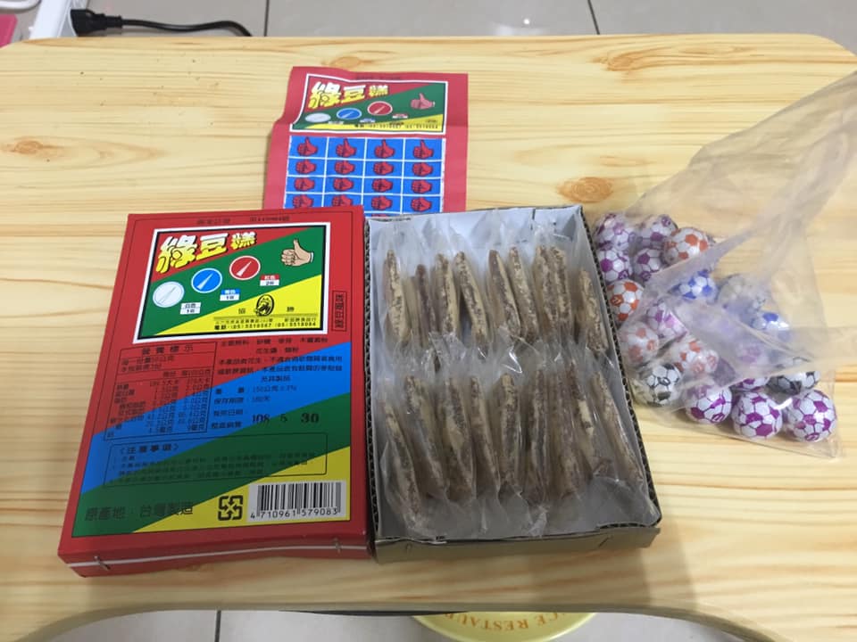 ▲現在的綠豆糕全面改成獨立包裝，邊吃邊灑粉已成回憶。（圖／翻攝自臉書爆廢公社公開版）