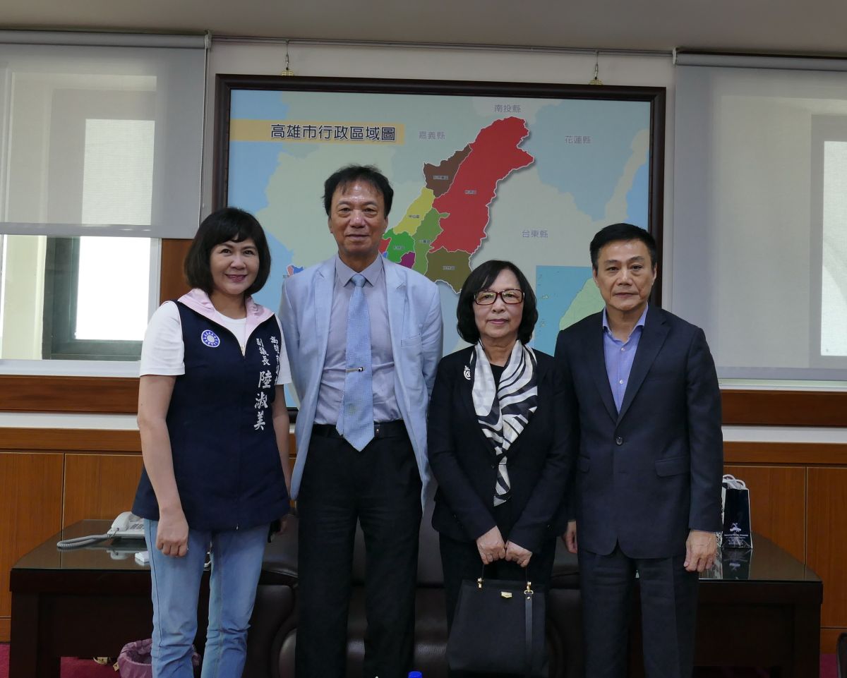 ▲監察委員楊美鈴、蔡培村今(18)日進行地方巡查時特別拜前往高雄市會拜會議長許崑源及副議長陸淑美。(圖／高市議會提供)