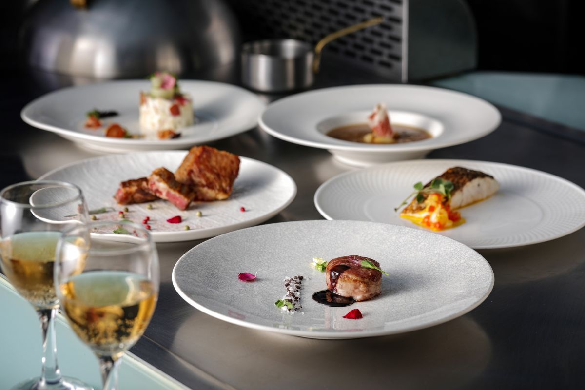 伊比利豬的最高等級能與和牛並列，就有業者看中商機，提出伊比利豬套餐。（圖／業者提供）