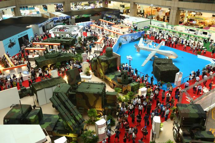 ▲兩年一度的「台北國際航太暨國防工業展」將於今年8月開跑，今年新設立軍規部品及訓練用具區。圖為2017年展區。（圖／貿協提供）  