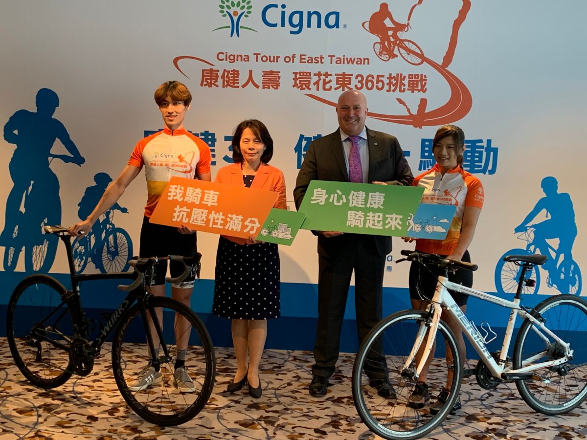 ▲康健人壽在台30周年，總經理暨執行長邵駿崴（右二）表示，看好台灣健康醫療保險市場潛力，可望為今年帶來更多成長動能，更冠名贊助環花東365挑戰自行車賽 ，陪民眾掌握全方位身心健康。（圖／記者顏真真攝）
