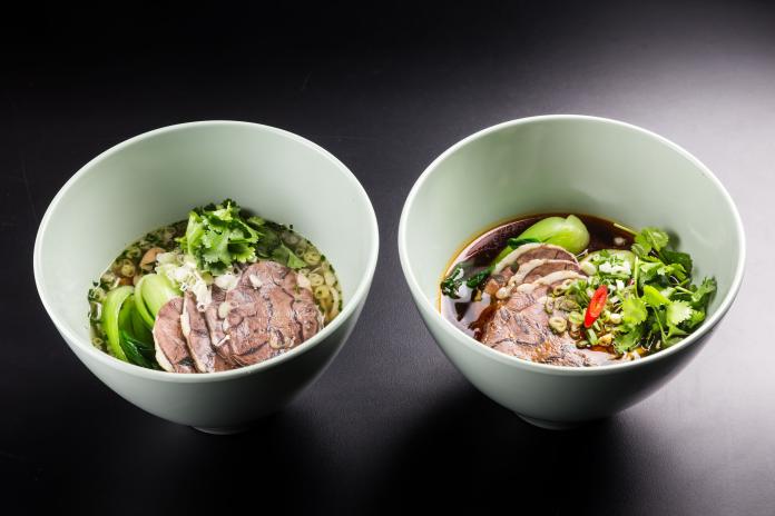 ▲晶華冠軍牛肉麵將於東京開始販售，可選擇清燉或紅燒口味，每碗售價均為 980 日圓。（圖／晶華國際酒店集團）