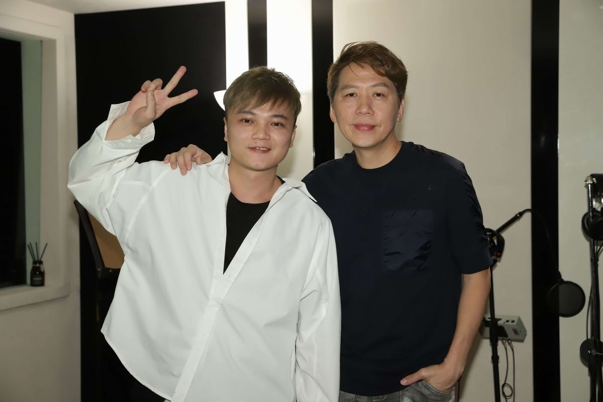 ▲歌手林偉龍音檔找回後，與洪敬堯一起合作歌曲〈兄弟呀〉，並把歌曲送給高雄市。（圖／超級娛樂提供, 2019.03.20）
