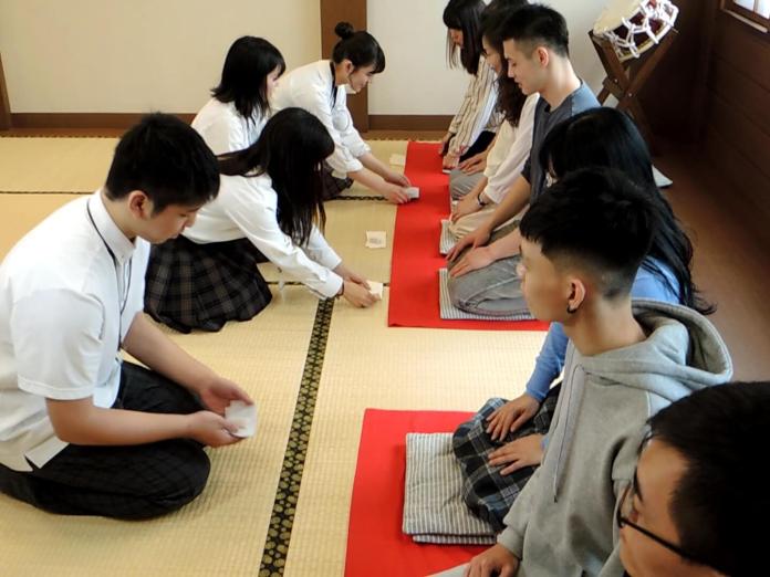 影／小松市高校生海外見學　分享日本茶道文化
