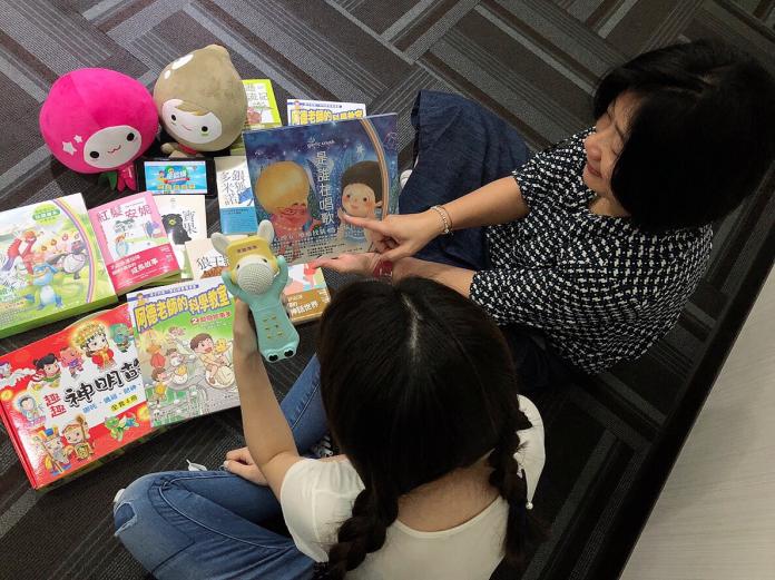 ▲momo購物網觀察發現，2018年站內兒童圖書銷售年增近1倍，名人推薦、知識型圖書最受家長信賴。（圖／momo提供）
