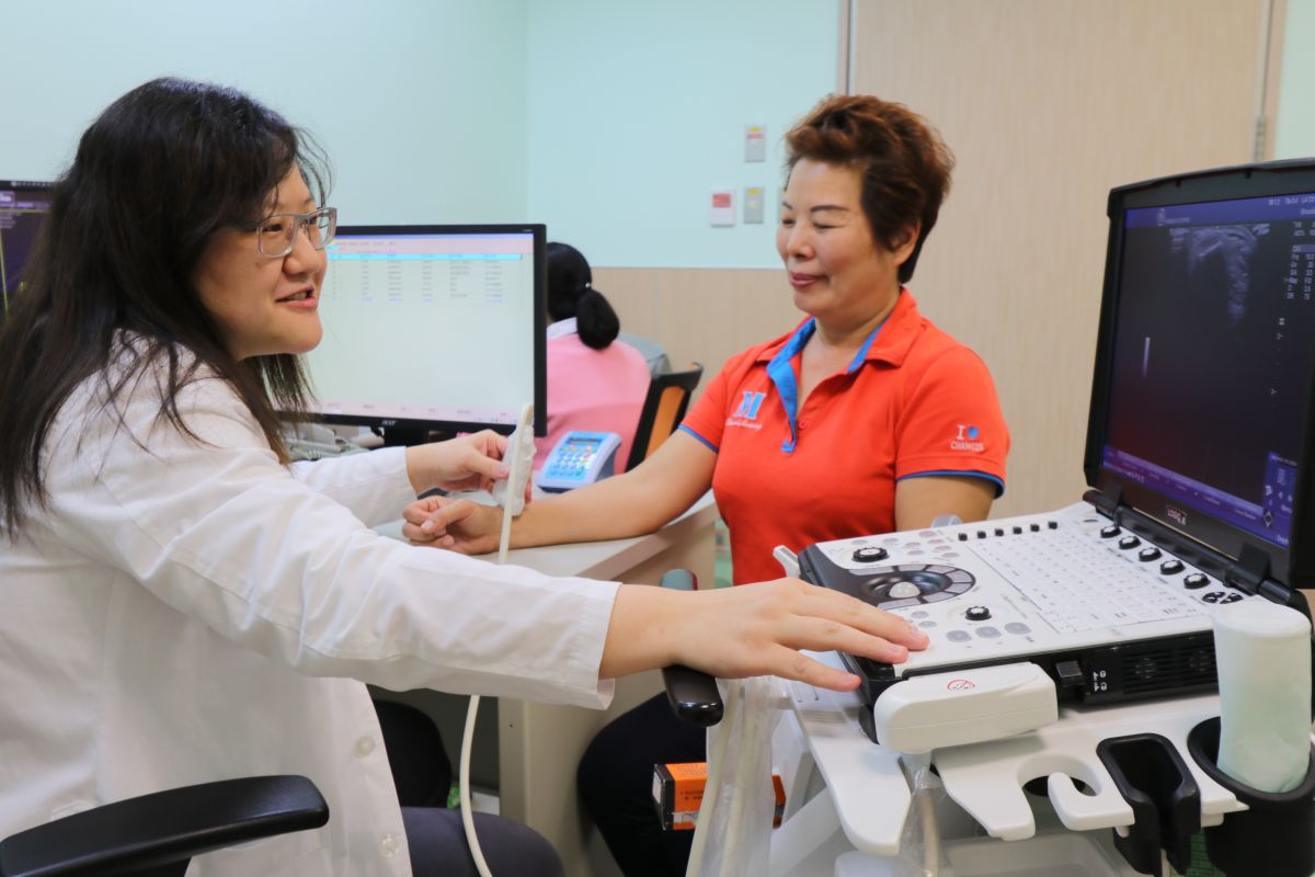 醫師表示，媽媽手好發於「50幾歲健康婦女」和「生產過後的新手媽媽」。（圖／亞大醫院提供）