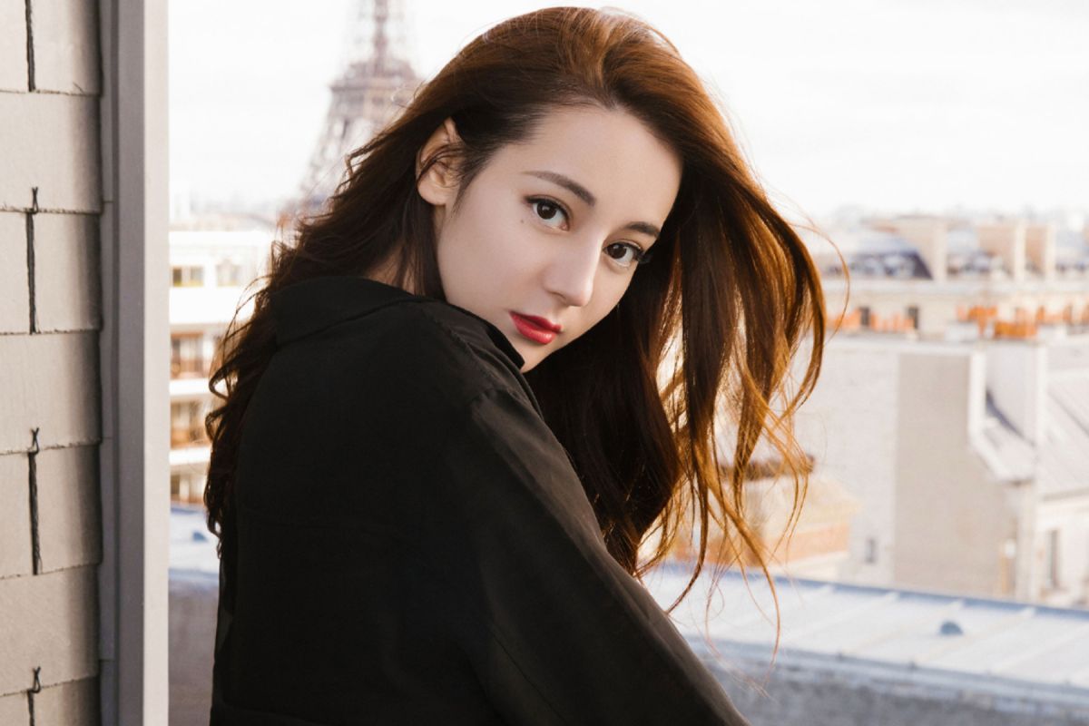 ▲迪麗熱巴有張「零死角美顏」。（圖／微博）