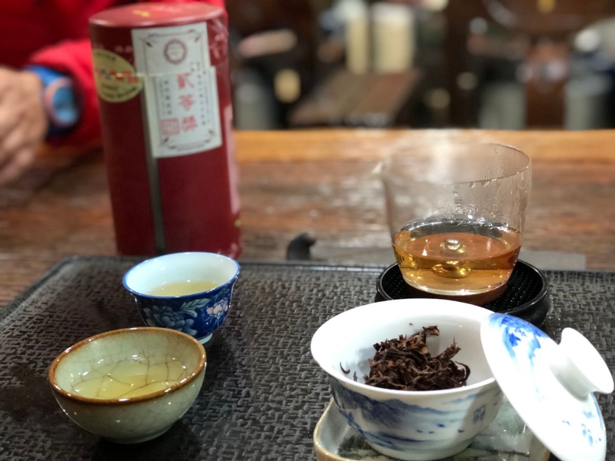 ▲茶達人楊龍和建議，春季品茗適宜選擇東方美人茶、鐵觀音、普洱等熟茶，可以發散體內寒氣調養保健。(圖/楊龍和提供)