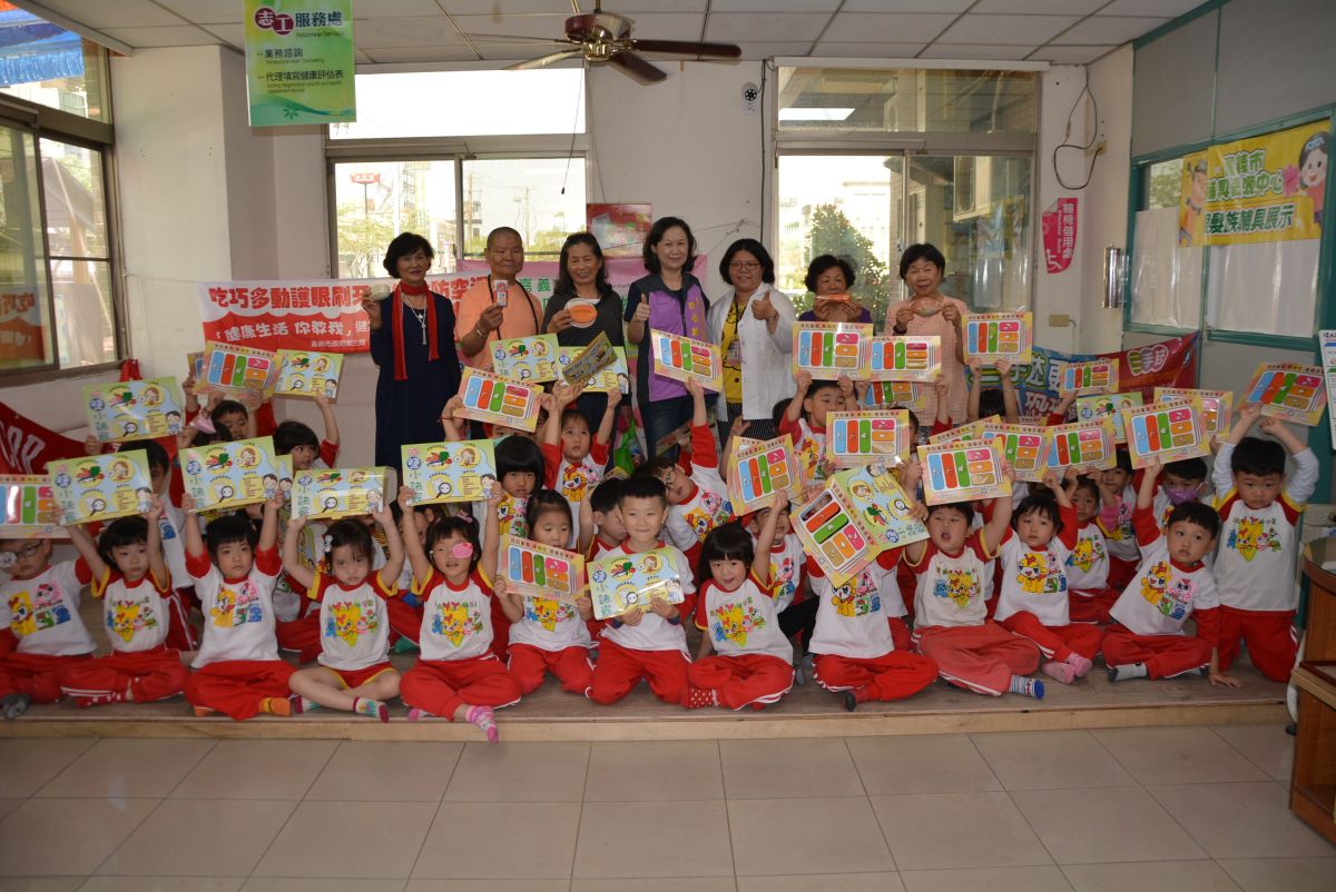 ▲衛生所藉由幼兒園所到衛生所參訪，以簡單輕鬆活潑的方式解說「聰明吃營養跟著來」。（圖／記者郭政隆攝影2019.3.21）