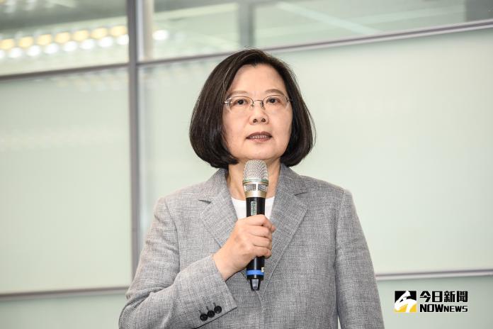 總統蔡英文赴民進黨部領表登記黨內初選。（圖／記者陳明安攝，2019.03.21）