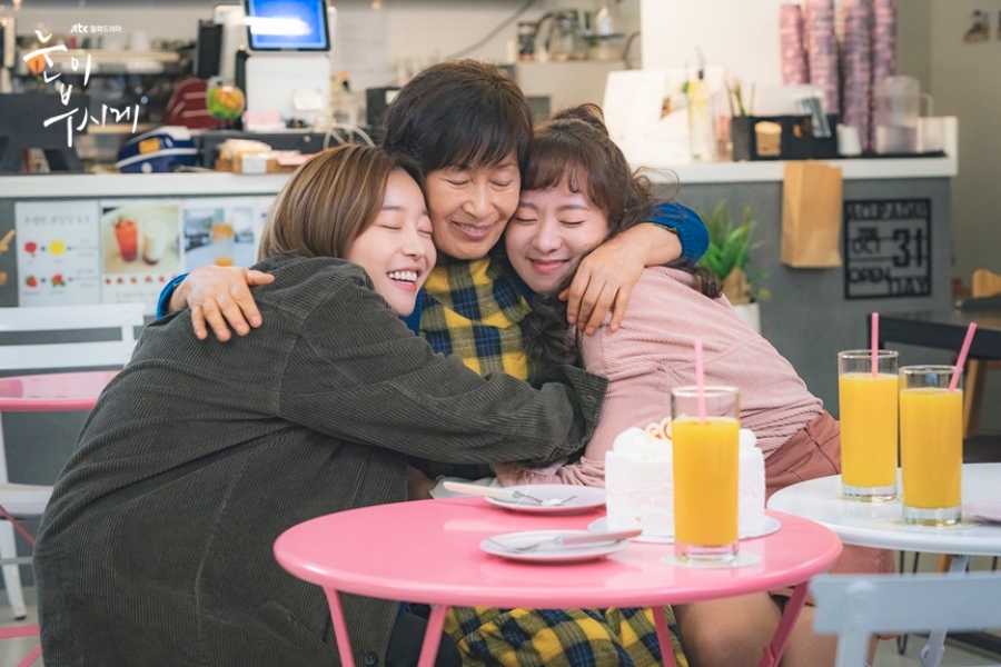 ▲《如此耀眼》以阿茲海默症患者的錯亂記憶演出人的一生會遭遇的事情，呼籲大家活得耀眼、把握當下。（圖／JTBC官網）