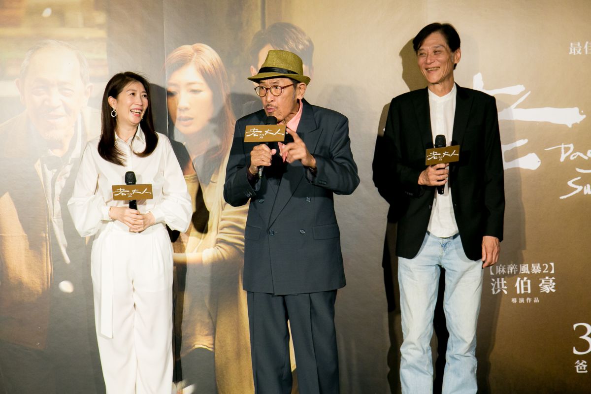 ▲（左起）黃嘉千、小戽斗、喜翔三人感情好，互糗炒熱氣氛。（圖／威視）