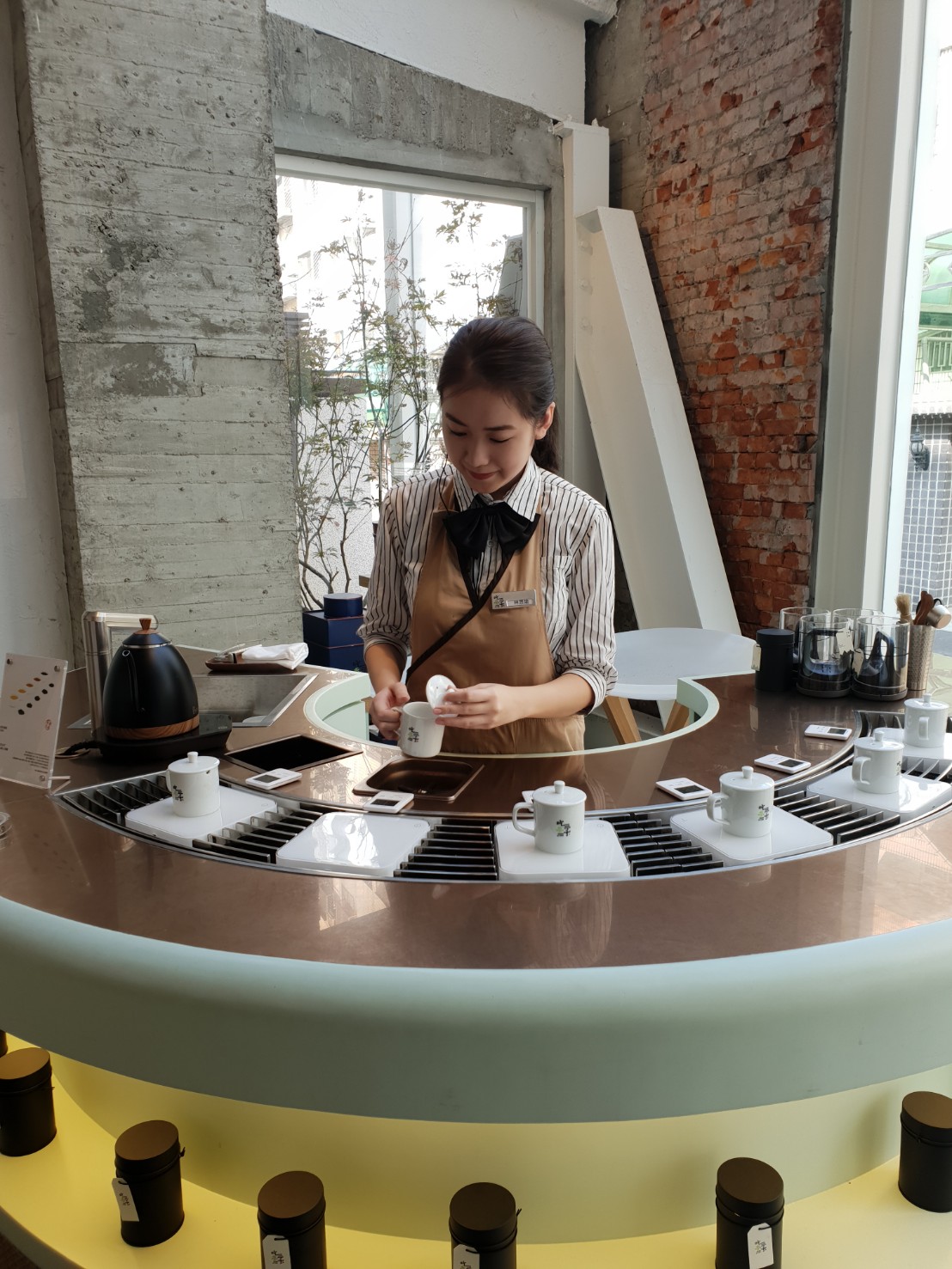 ▲由中國大陸回流的吃茶三千，沿襲傳統奉茶理念，分享客人最好的茶。（圖／金武鳳攝，2019.3.22)