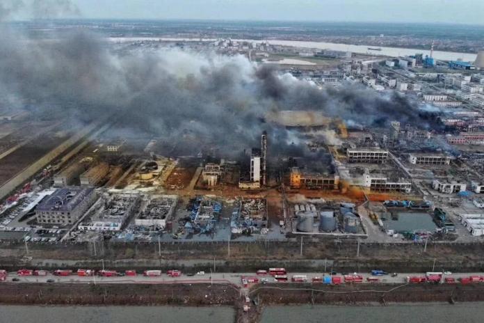 江蘇鹽城一家化工廠21日爆炸，死亡人數已攀升到47人，逾600人輕重傷。（圖／翻攝網路）