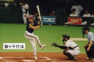 ▲鈴木一朗招牌鐘擺式打法。（圖／截自推特）