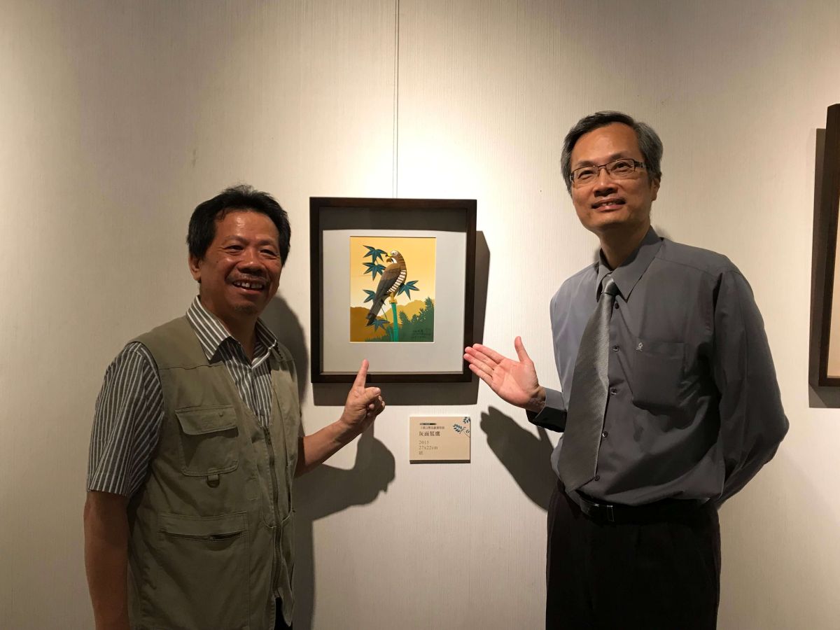 ▲野鳥藝術家王楨文，以靈活的手藝，透過紙雕將活潑生動的野鳥生態，栩栩如生地展現在作品中。（圖／記者陳雅芳攝，2019.03.22）