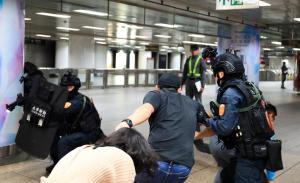 ▲警政署所屬特勤隊23日在北車實施「無劇本」反恐演習。（圖／翻攝自NPA署長室臉書）