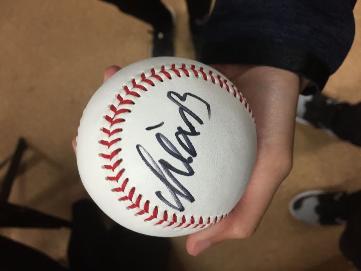 彭政閔的新簽名方式。（圖／吳政紘攝）