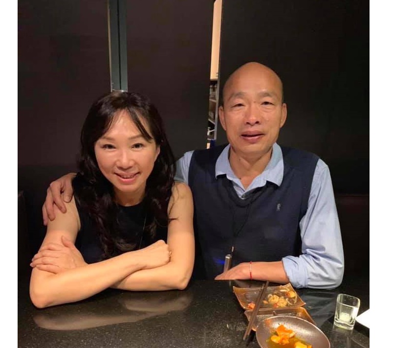 李佳芬曾在韓國瑜發表聲明前一晚，對媒體曖昧表示，「背後被開槍的感覺很不舒服」。（圖／韓國瑜臉書）