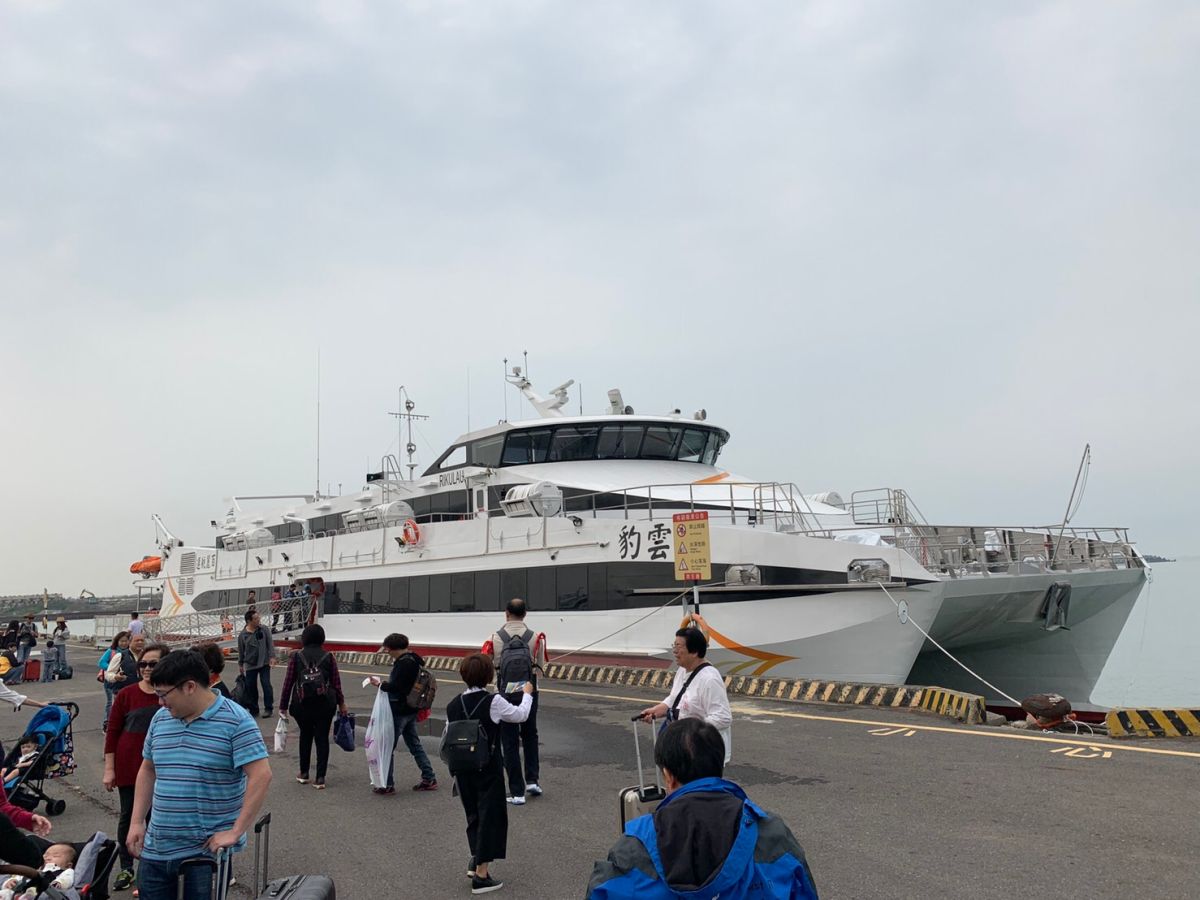 ▲為迎接澎湖旅遊旺季，航港局鼓勵航運業者汰舊換新，已有多艘新客輪加入營運，目前總噸位 100 以上的固定航線新建客船佔比近 5 成。（圖／航港局）