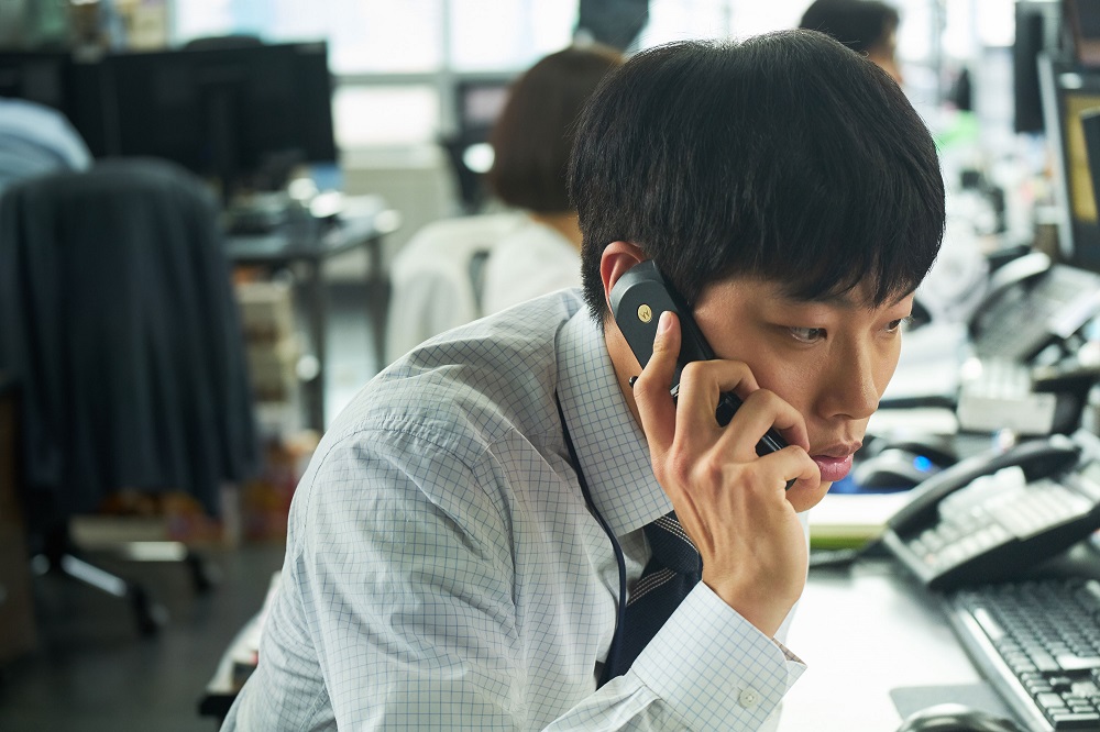 ▲柳俊烈耍手段賺錢被盯上。（圖／車庫娛樂）