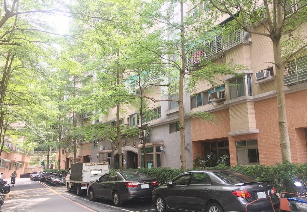 ▲從捷運南勢角站步行10分鐘，在華新街、忠孝街一帶房價比起捷運旁住宅折扣6至7折(圖/信義房屋提供)