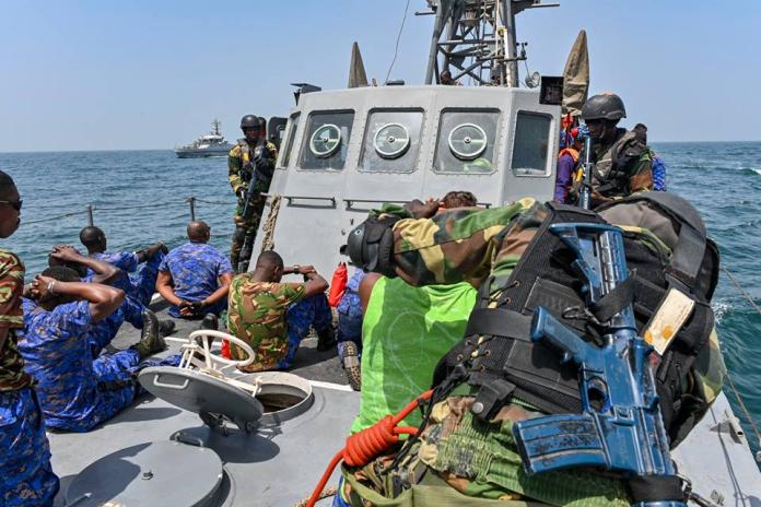 ▲「疾速團結2019」演習（Obangame Express 2019）14至22日在西非甘比亞海岸舉行，我國援助前友邦甘比亞的海鷗快艇也出現在演習中。（圖／美國海軍）