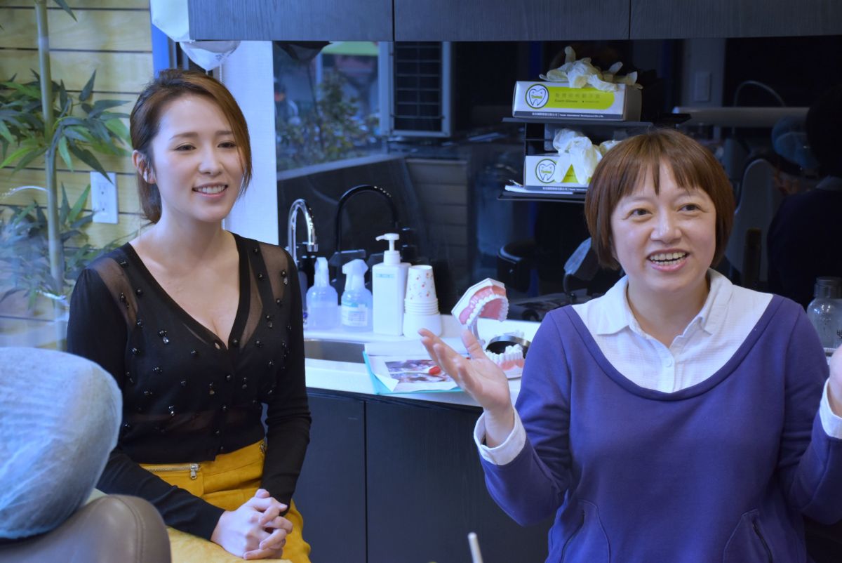 NOWnews今日新聞最新直播節目「小玉巷仔內」，25日邀請到的強棒來賓，是有「女神牙醫」稱號的劉芷伊。（圖/NOWnews）