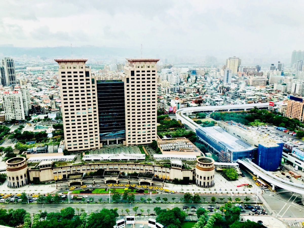 ▲新板特區房價歷經幾年下修，近期部份個案重新站上7字頭(圖/信義房屋提供)