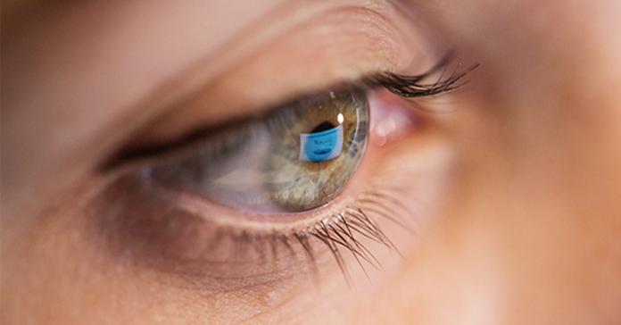 ▲近幾年患有散光的人越來越多，可能是用眼習慣改變，對3C產品依賴性越來越高。（示意圖／取自ingimage）