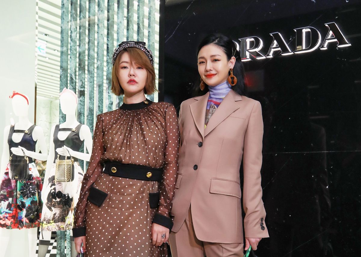 大小 S 難得合體跑趴，現場拍照默契十足。圖@PRADA