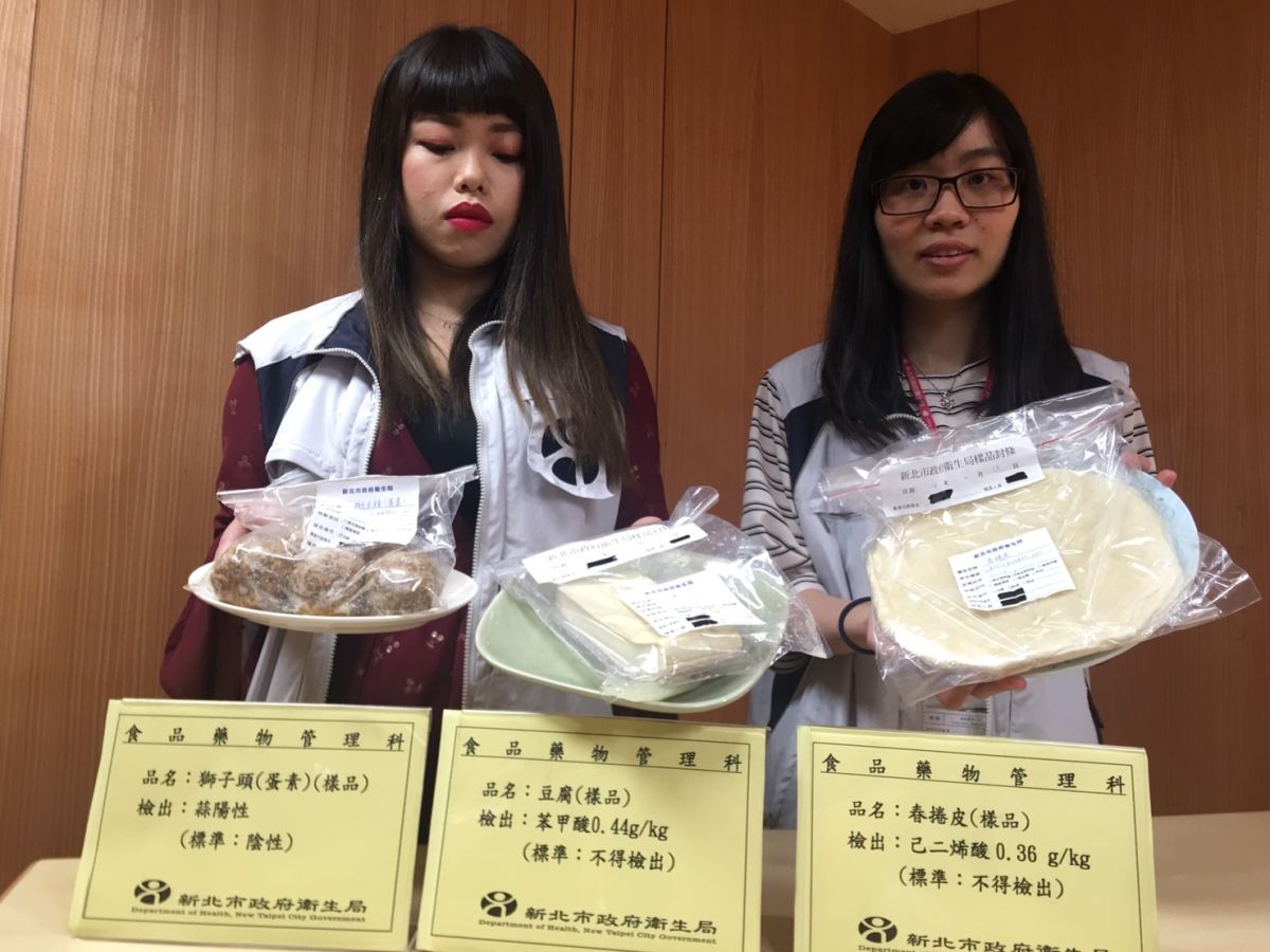 ▲新北市衛生局今(28)天公布清明節應景潤餅食材抽驗結果，有3件不合格。（圖／記者蔡琇惠攝，2019.03.28）