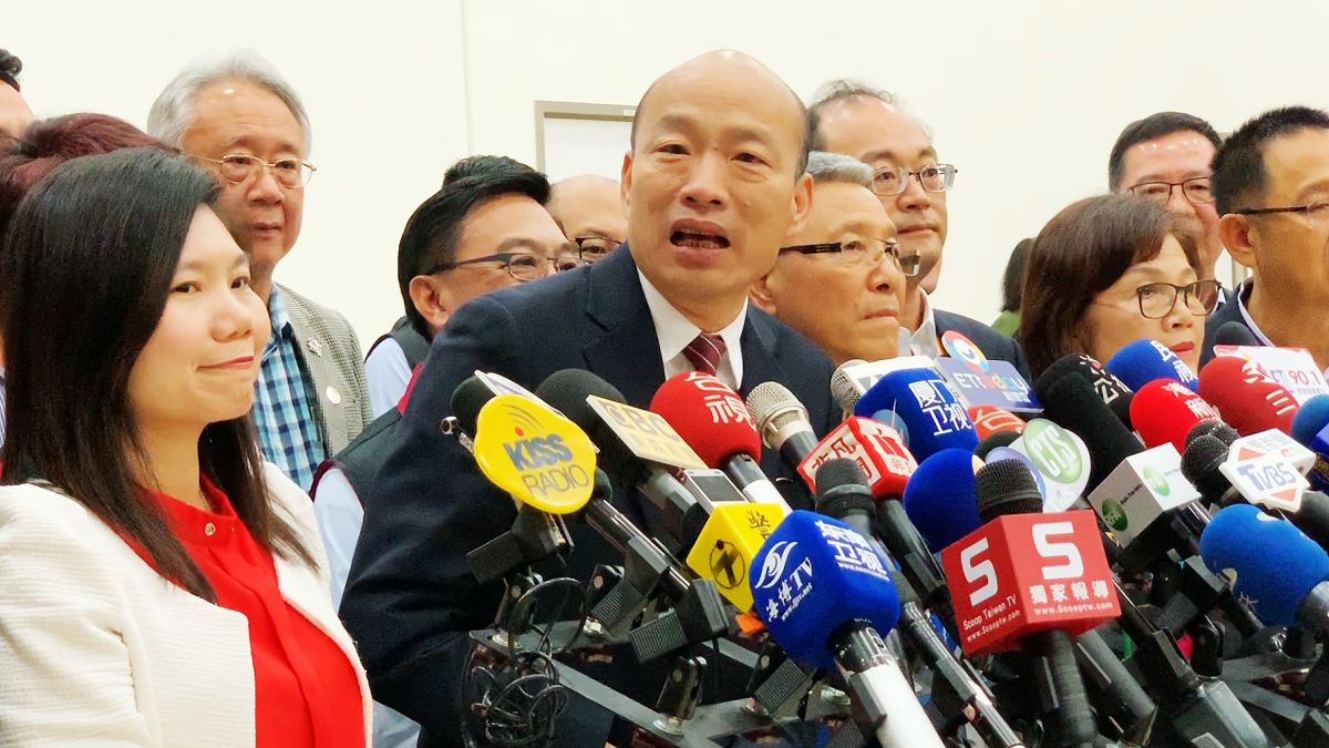 ▲高雄市長韓國瑜在結束港澳深廈行程後，回到高雄小港機場接受訪問。（圖／記者郭俊暉攝 , 2019.03.28）