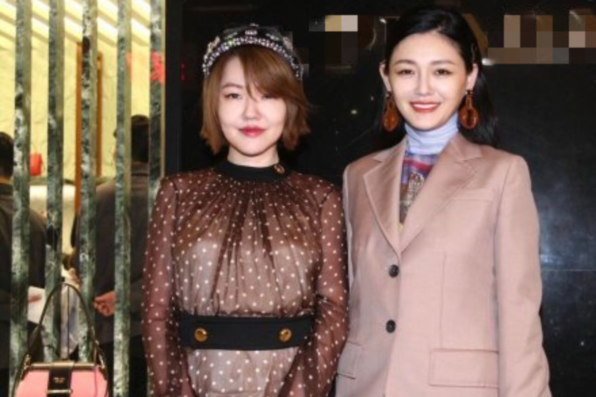 ▲大S、小S皆已年過40，皮膚保養良好。（圖 / 翻攝微博）