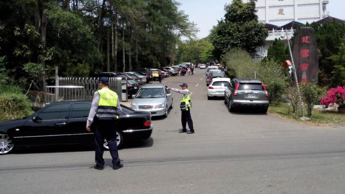 ▲清明節連假將至，掃墓跟防疫如何取捨，內政部長徐國勇推薦民眾可以分流，到五月再掃都可以。 （圖／Nownews資料照）