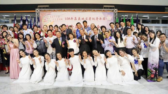 市長黃敏惠表揚117位優秀青年受獎人。〔圖／嘉市府提供2019.03.29〕