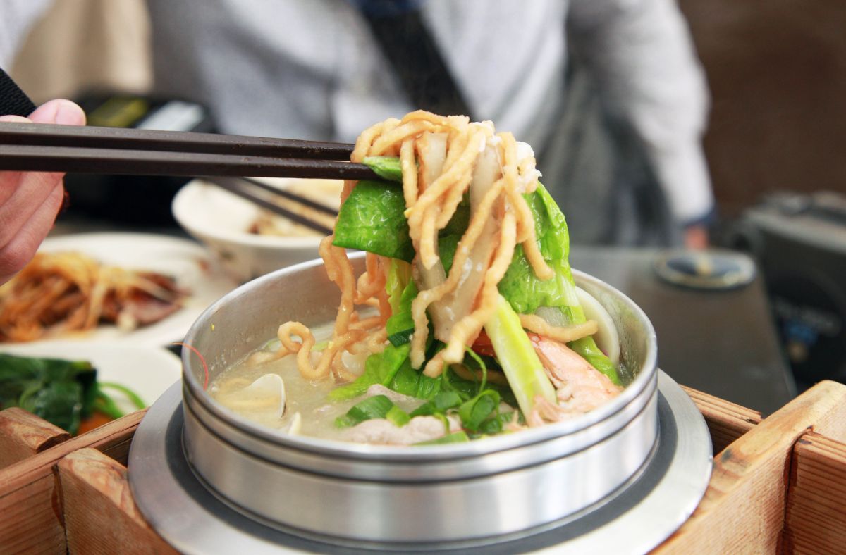 ▲原PO表示，比起泡麵、拌麵之類的，他覺得鍋燒麵好吃很多，卻很少人把它列入宅居選項之一。（示意圖／NOWnews資料照）