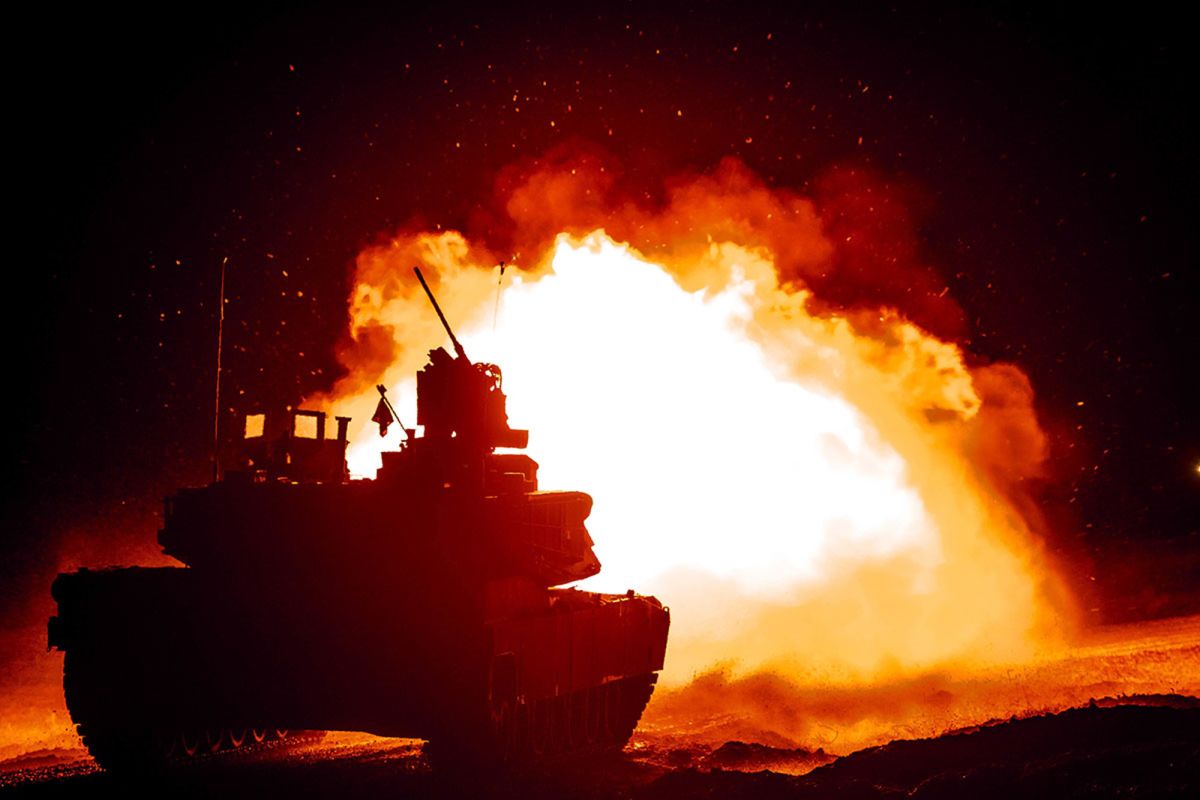 每有軍購新聞傳出，網友多對傳聞進行贓匹。這次要買M1A2主戰車也是，反對者多主張攻擊軍缺乏兩棲登陸能力，因此地面主戰裝備難以登陸。但隨著解放軍對兵力垂直投送置入展示強烈企圖心，這時M1A2主戰車就有適用的空間了。（圖／美國陸軍）