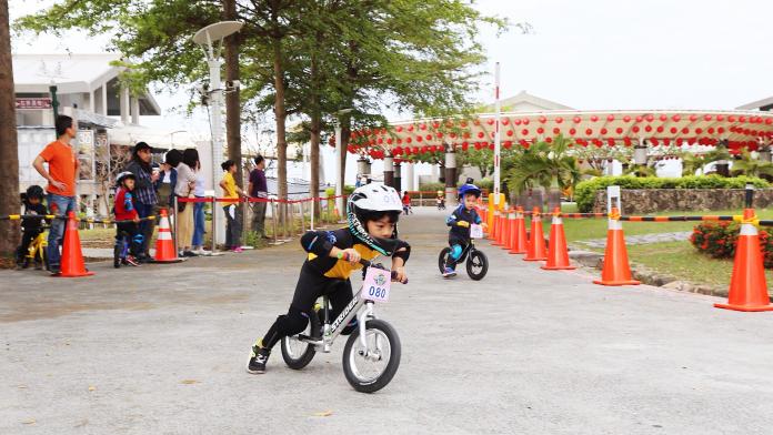 ▲「親親寶貝Slip Bike樂」活動特別邀請父母與小朋友一起參與自行車滑步樂。（圖／鵬管處提供）